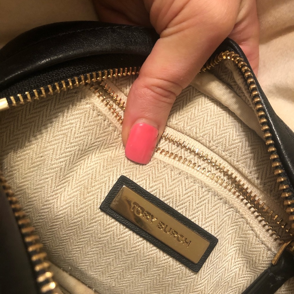 Tory Burch crossbody purse! - Picture 5 of 9